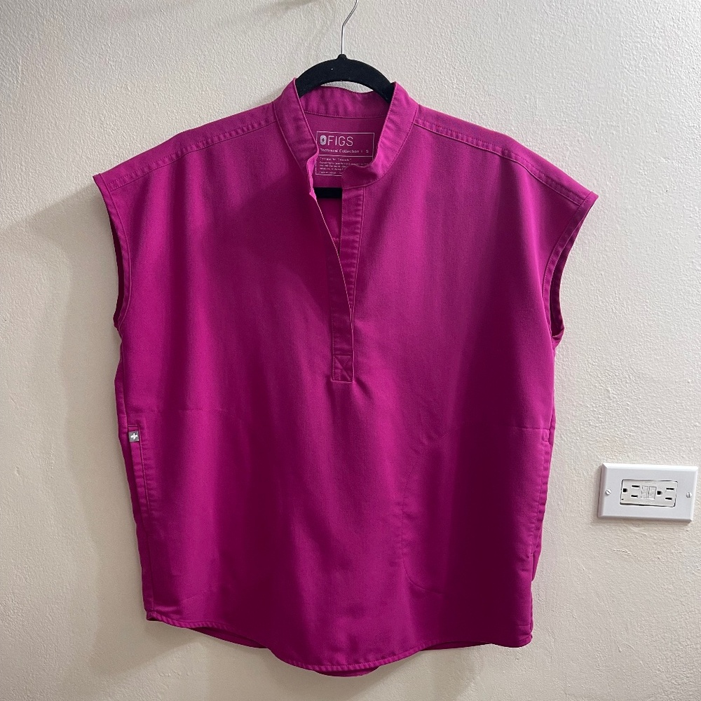 Figs Scrubs: Raspberry Rafaela Top & Zamora Jogger HW (Top: S | Pants: MP)